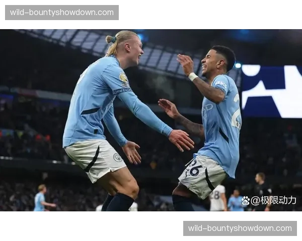 阿森纳领跑优势稳固 曼城紧追不舍争冠悬念延续